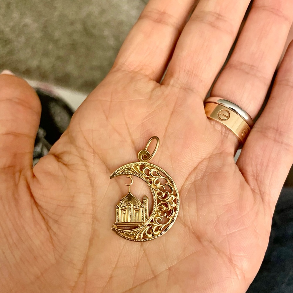Muslim necklace . Moon and star. Brand new without tags